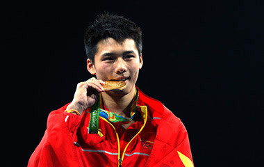 跳水男子十米台陈艾森夺冠