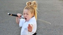9岁超级武术女孩网络爆红 囊括117项武术界奖项