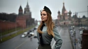 俄罗斯24岁美女空降兵爆红网络 电眼红唇高鼻梁