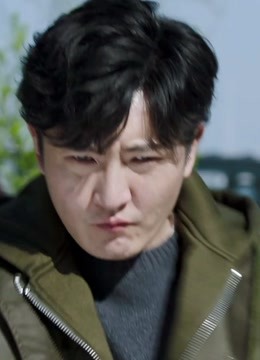 厉害呦!郭京飞跳广场舞 表情严肃身体扭动超妖娆