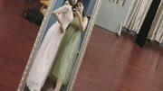 20岁林妙可晒近照，拍起来像公主，网友：腿夸张了