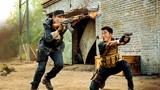 《战狼2》：吴京在踹死拆迁队长前，为什么会先拆手枪？