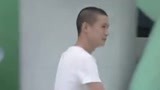 高颜值男神来挑战赛道 网友：这也太帅了吧