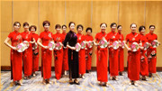 中国传统艺术的璀璨结晶：旗袍秀团扇《浏阳河》尽显女人优雅气质