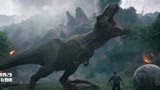 侏罗纪世界：牛龙不知天高地厚，竟敢动霸王龙的朋友，上去就一口