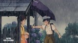 龙猫：姐妹俩被大雨困住，小男孩把伞给姐妹，自己淋雨跑回去了