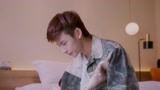 小鬼调皮逗吴宣仪 吴宣仪夸小鬼有品位