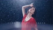 佟丽娅出演张杰新歌MV女主 雪中跳舞动作优美灵动 与张杰甜蜜相拥