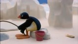 企鹅家族：企鹅去钓鱼，被海豹捉弄了，浑然不知还挺高兴