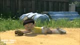 哆啦A梦：胖妞这是打球还是打人？一球打到大雄屁股上，笑死了