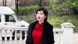 路透：张俪身穿红色旗袍 身材太美太养眼