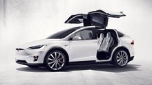 特斯拉发布首款SUV车型Model X 鸥翼门设计