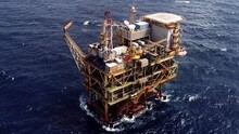 英国石油公司紧急撤离海上钻井平台工作人员