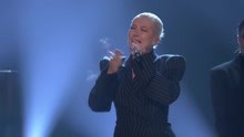 Christina Aguilera_ Fall in Line (The Tonight Show Starring Jimmy Fallon现场版)
