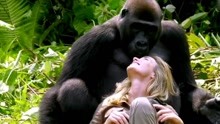 老哥带老婆看大猩猩，结果大猩猩和老婆的举动，大哥嫉妒坏了