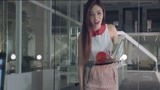 美女助理偷看林依晨隐私 这也太明目张胆了！