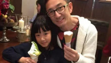 54岁吴启华11岁女儿罕见出镜，大眼睛高鼻梁遗传爸爸优秀基因