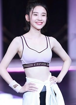 唐艺昕婚后首营业!穿运动内衣清凉走秀满面春风