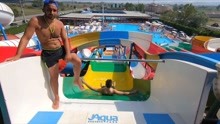 土耳其萨卡里亚水上乐园水滑梯激爽滑水