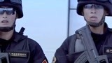 舰在亚丁湾：商船遭遇海盗，向中国军舰呼救，海军特战队霸气出手