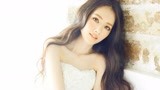 美女竟用吹风机作水墨画
