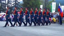 俄罗斯士兵街头枪操表演，音乐响起的瞬间，便是高能踩点的开始！