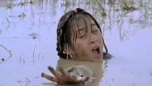 16岁姑娘陷入吃人的沼泽，怎么才能救起她？冯小宁经典《红河谷》