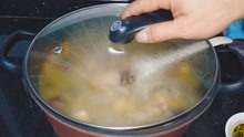 [图]天冷了，给家人做一锅百吃不腻的油水鸡，出锅汤鲜肉香，越吃越暖