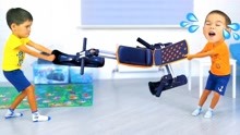 儿童益智游戏玩具故事：小正太争夺炫酷滑雪车，最后谁能成功？