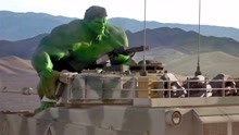 绿巨人浩克：怪物沙漠大战坦克，绝对力量面前，坦克也是渣渣