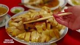 义盖云天：老香港片就是喜欢吃！白切鸡出镜太多了！真香！