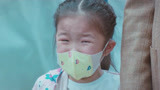 最美逆行：女医生在一线抗疫，看着女儿但不能抱，泪目了
