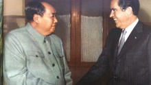 1972年尼克松总统访华，毛主席接见了尼克松，摄像机拍下了这一幕