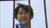 男孩被锁屋顶无处可逃 怪兽快速接近