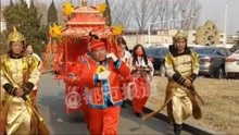 中式婚礼的天花板！兰考新郎骑马接亲：男骑马，女坐轿