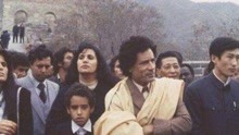 1969年，卡扎菲升为上校后，第一件事就是和老婆离婚！
