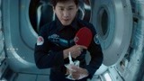 银河补习班：宇航员太会玩，用水滴当乒乓球，真有创意