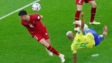 本届世界杯目前最佳进球！理查利松倒钩进球后巴西球迷疯了