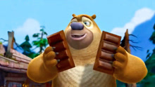 熊出没之熊心归来：熊二得到两块巧克力，和熊大一人一块