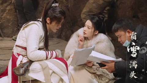 Watch the latest Li Qin and Zeng Shunxi "Snowy Night: Timeless Love" final shoot clip: Walking a thousand miles just to travel through the snowy night together online with English subtitle for free English Subtitle