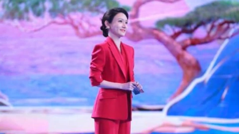 ดู ออนไลน์ 央視主持人龍洋考博成功，被中國傳媒大學錄取，網友讚其才貌雙全 (2024) ซับไทย พากย์ ไทย
